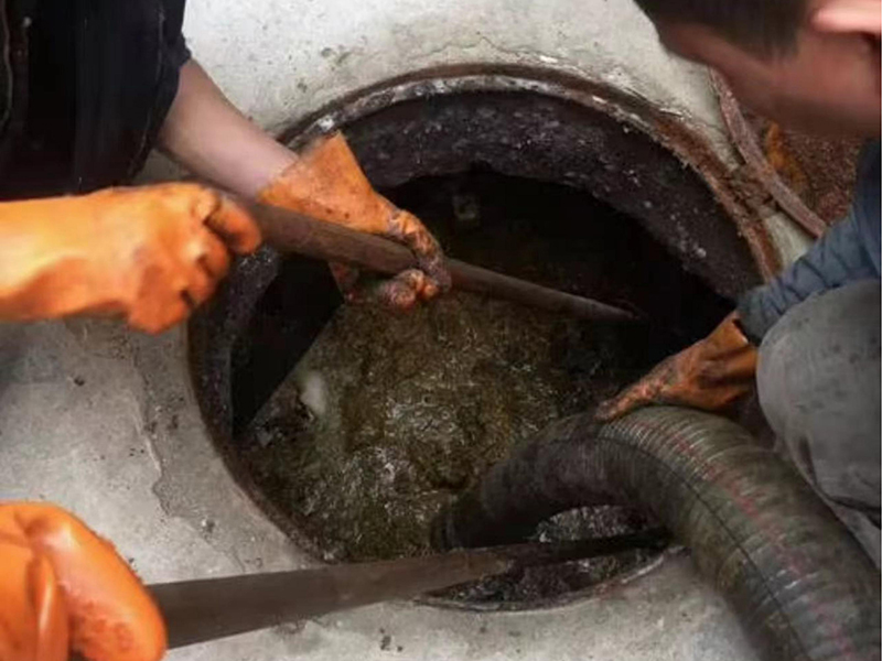 樟木头清理化粪池时如何避免沼气的危害?